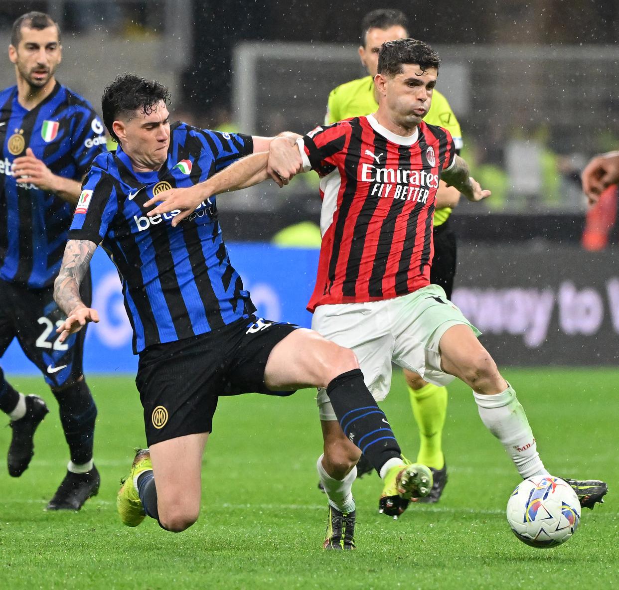 -包含米兰队在德国足球联赛中击败对手，继续前进的词条